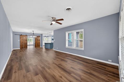 703 E Krezdorn Street Seguin TX 78155
