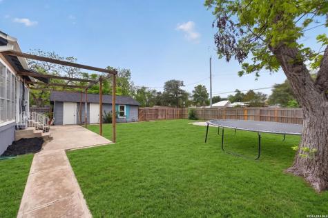 703 E Krezdorn Street Seguin TX 78155