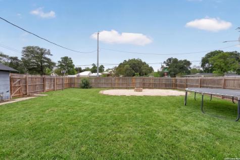703 E Krezdorn Street Seguin TX 78155
