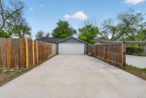 703 E Krezdorn Street Seguin TX 78155