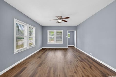 703 E Krezdorn Street Seguin TX 78155