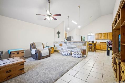 685 Rolling Hills Canyon Lake TX 78133