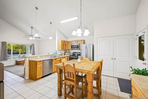 685 Rolling Hills Canyon Lake TX 78133