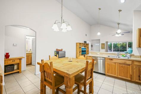 685 Rolling Hills Canyon Lake TX 78133