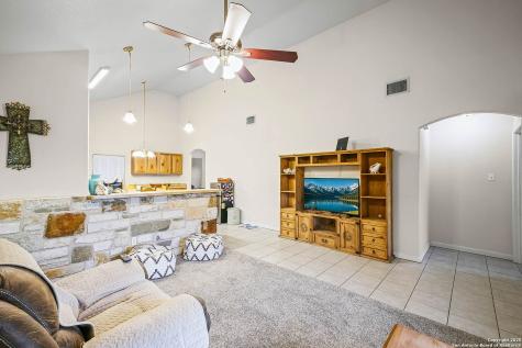 685 Rolling Hills Canyon Lake TX 78133