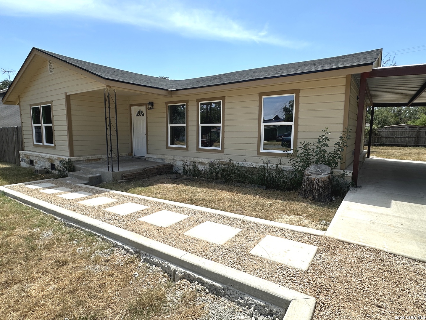 907 Dove Avenue Devine TX 78016