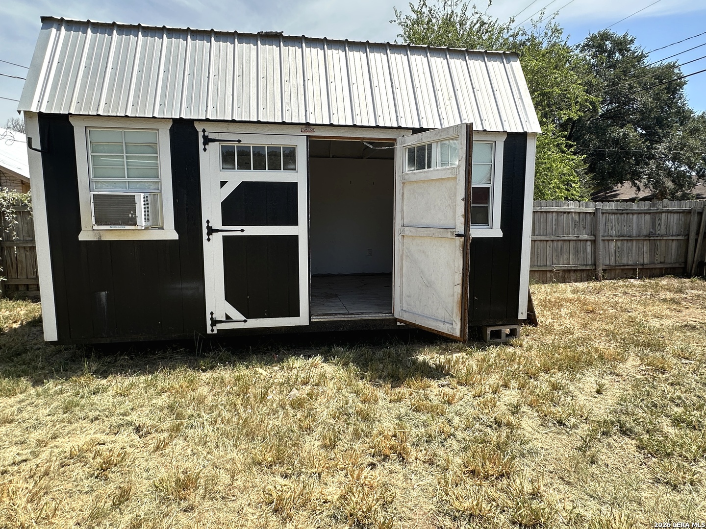 907 Dove Avenue Devine TX 78016