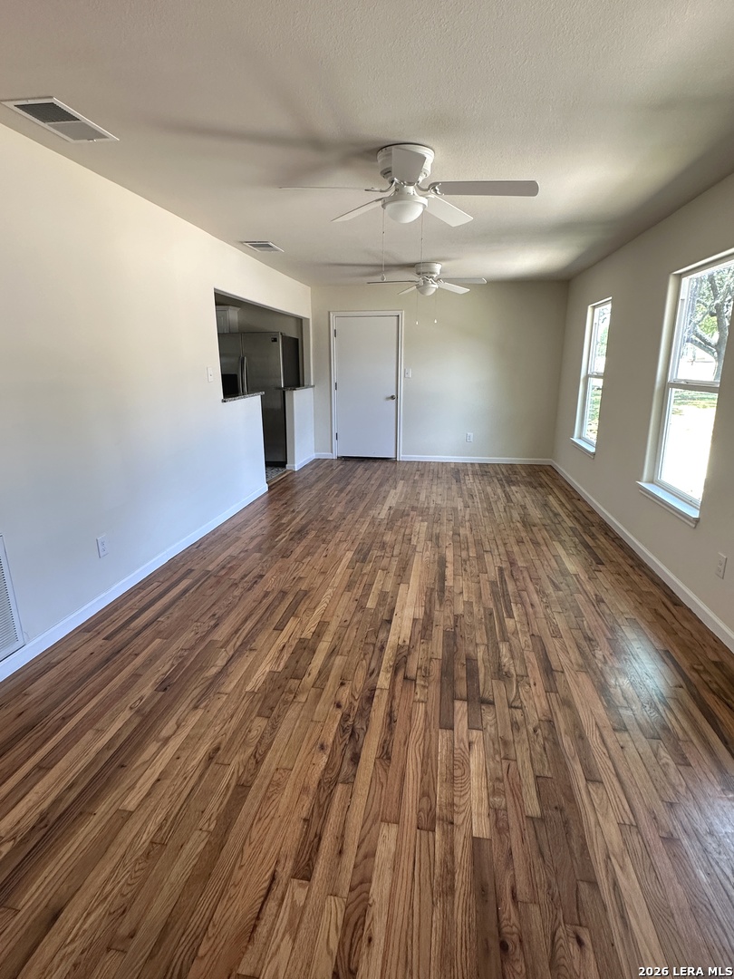 907 Dove Avenue Devine TX 78016