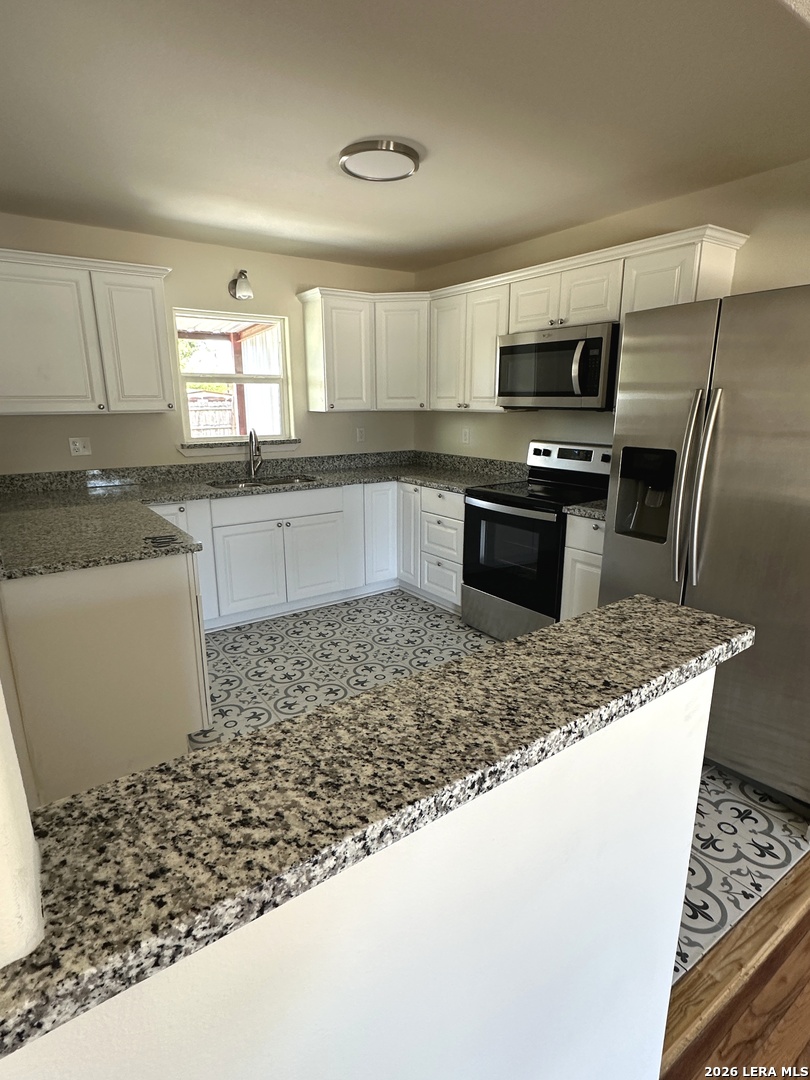 907 Dove Avenue Devine TX 78016
