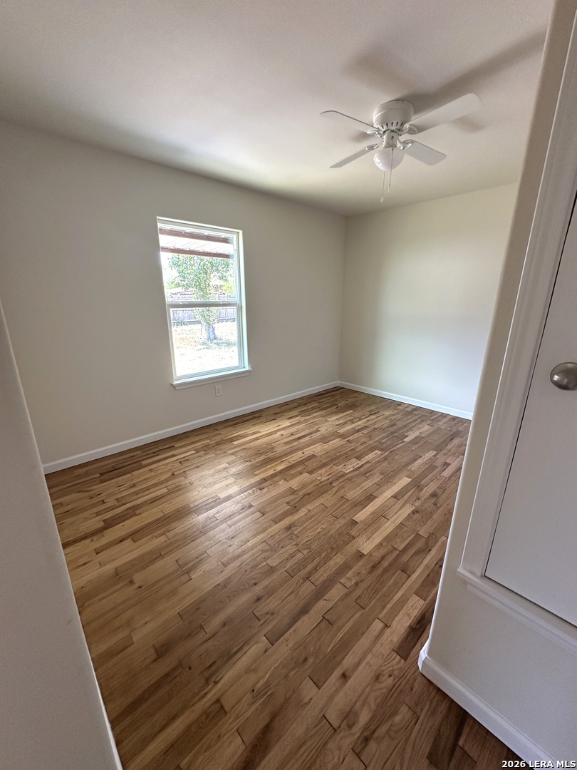 907 Dove Avenue Devine TX 78016