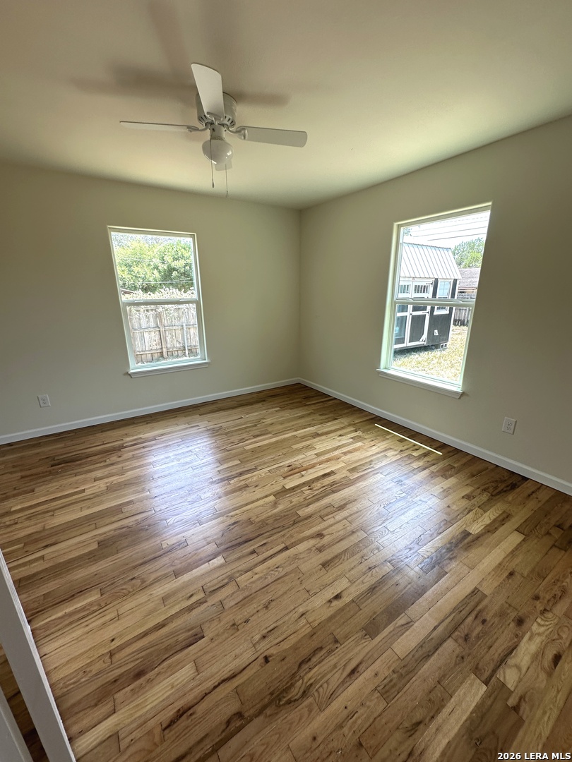 907 Dove Avenue Devine TX 78016