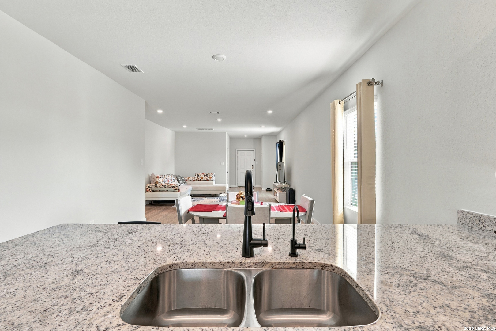 10738 Gilmore Garden Converse TX 78109