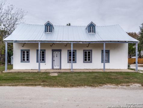 901 Vienna Street Castroville TX 78009