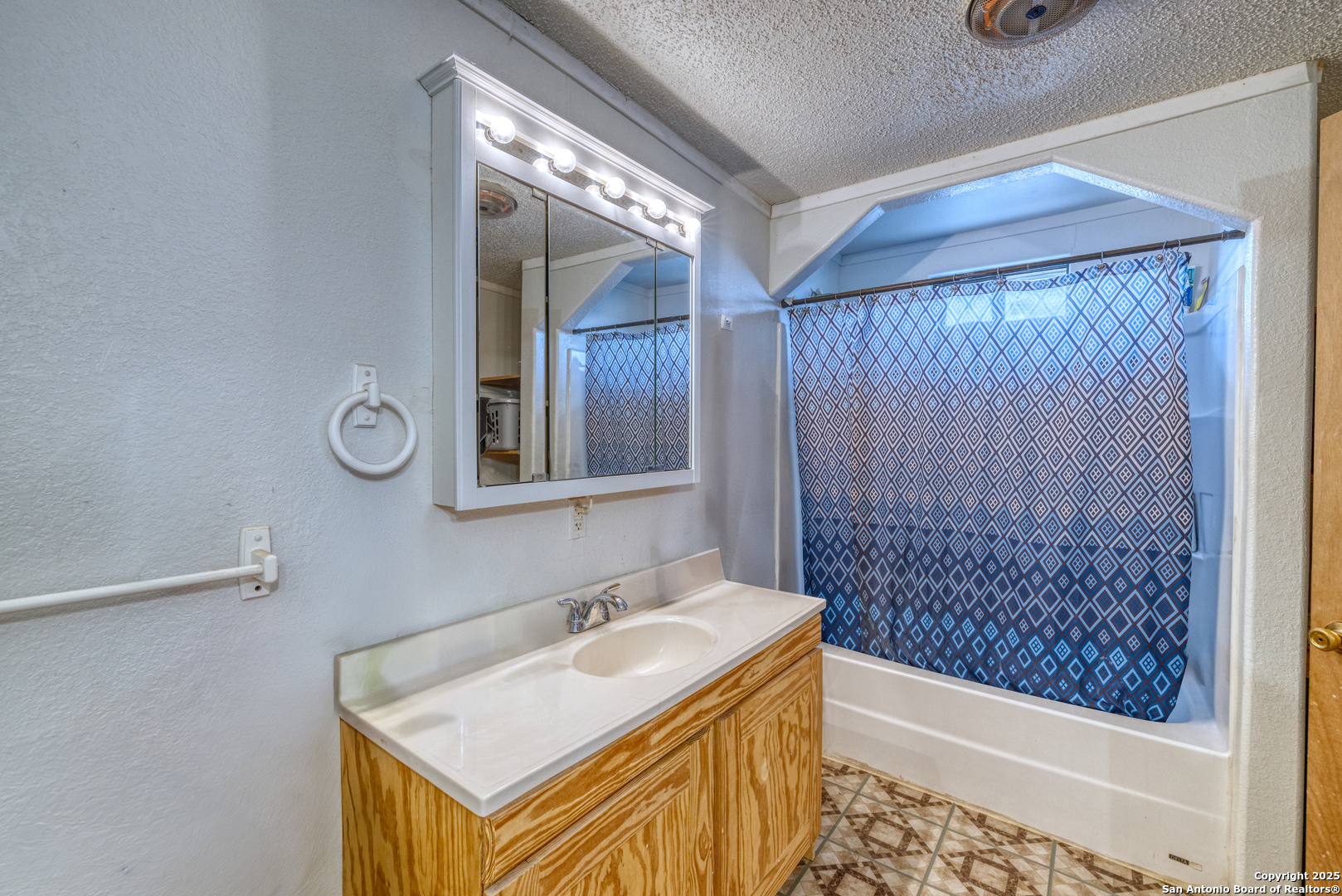 217 Carrizo Hill Carrizo Springs TX 78834