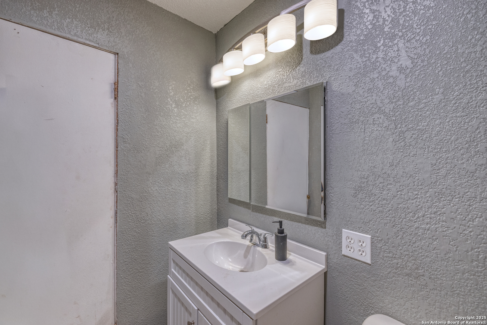 217 Carrizo Hill Carrizo Springs TX 78834