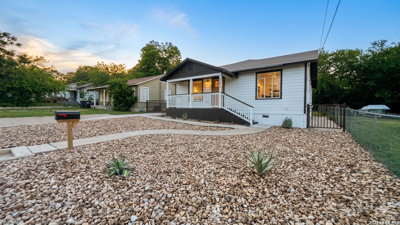 2323 E Crockett Street San Antonio TX 78202