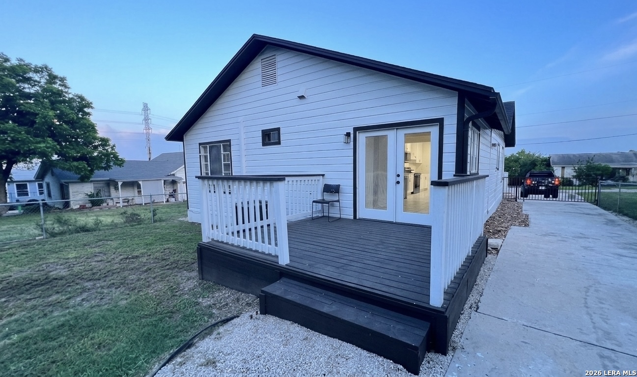 2323 E Crockett Street San Antonio TX 78202