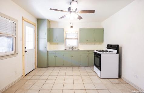 149 Carroll Poth TX 78147