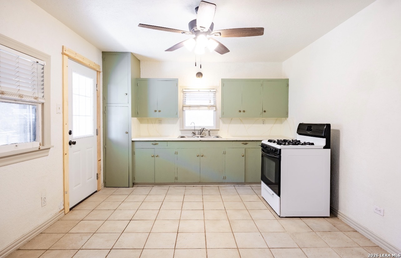 149 Carroll Poth TX 78147