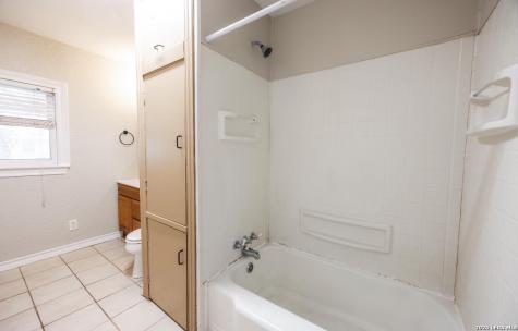 149 Carroll Poth TX 78147