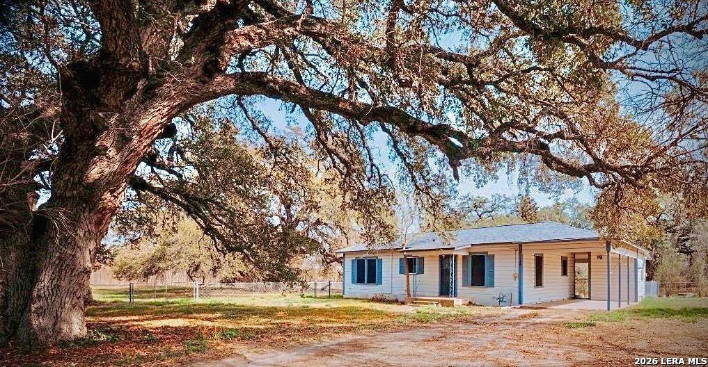 149 Carroll Poth TX 78147