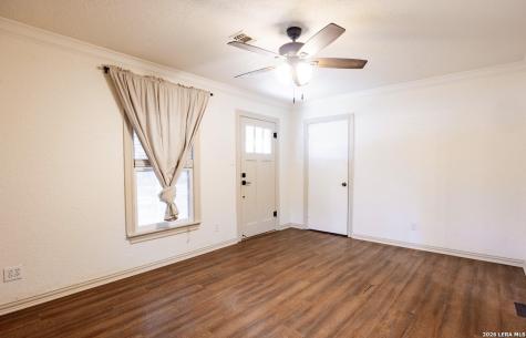 149 Carroll Poth TX 78147
