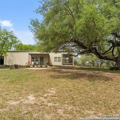498 County Road 124 Floresville TX 78114