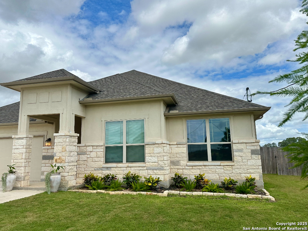 120 Willow Oak Trail Floresville TX 78114