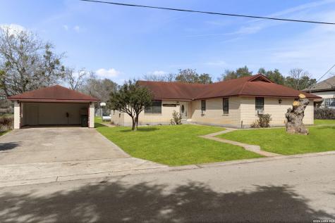 105 East Street Stockdale TX 78160