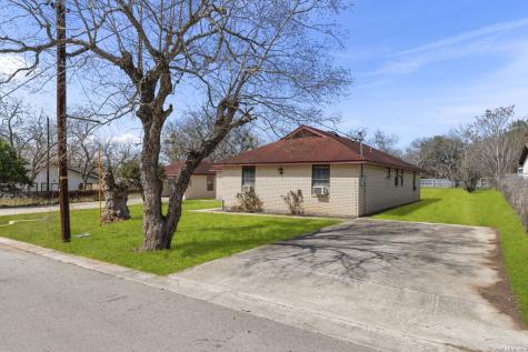 105 East Street Stockdale TX 78160