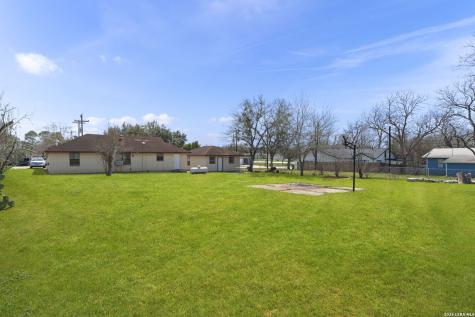 105 East Street Stockdale TX 78160