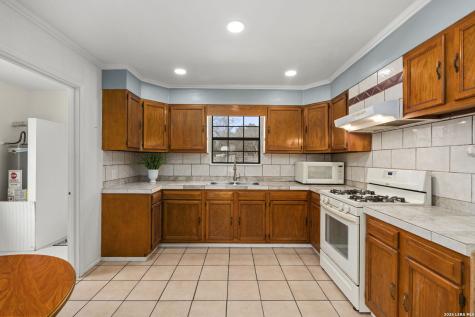 105 East Street Stockdale TX 78160