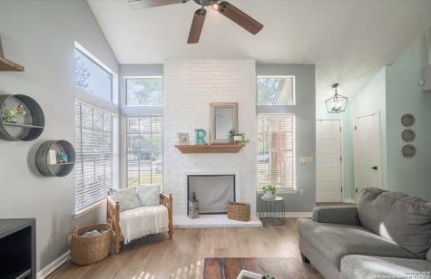 2435 Pendant Oak San Antonio TX 78232