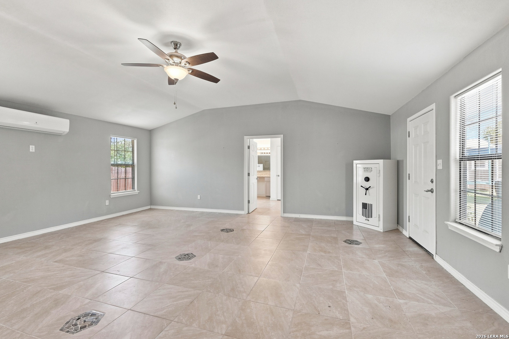 821 S E Colorado Street Pearsall TX 78061