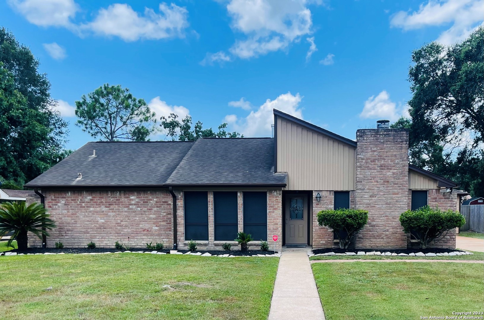 207 W Larkspur Drive Alvin TX 77511
