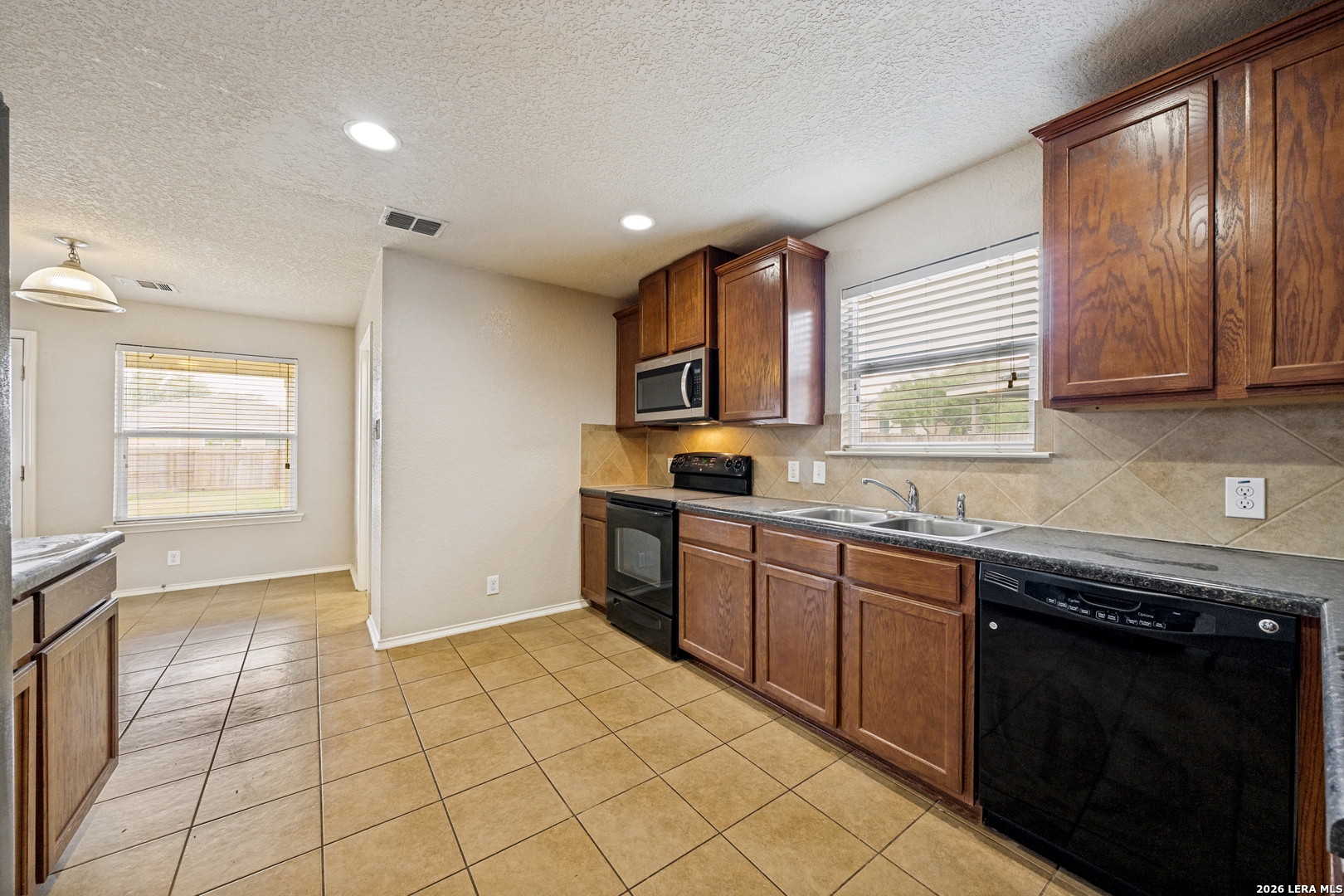 7002 Laguna Beach Converse TX 78109