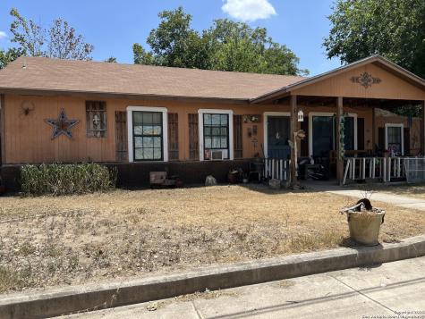 202 S 4th Street Uvalde TX 78801