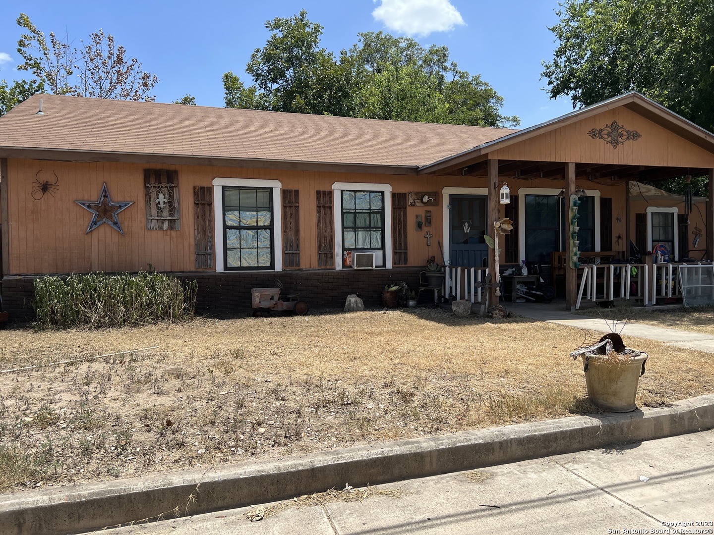 202 S 4th Street Uvalde TX 78801