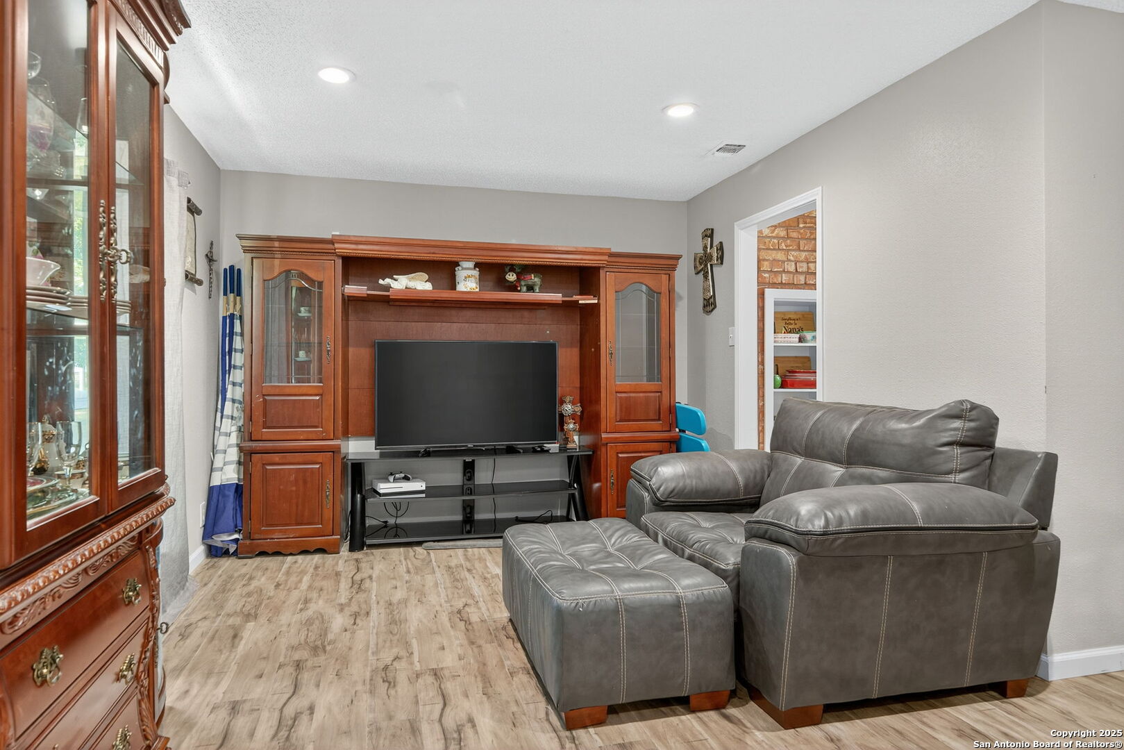 3413 Foxbriar Schertz TX 78108