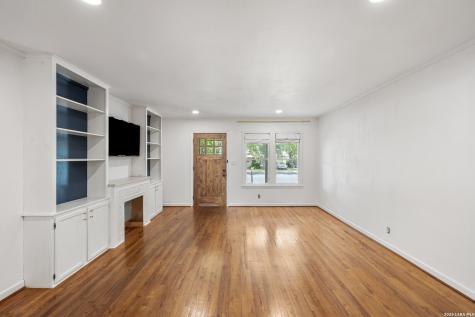 106 W Mulberry Fredericksburg TX 78624