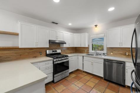 106 W Mulberry Fredericksburg TX 78624
