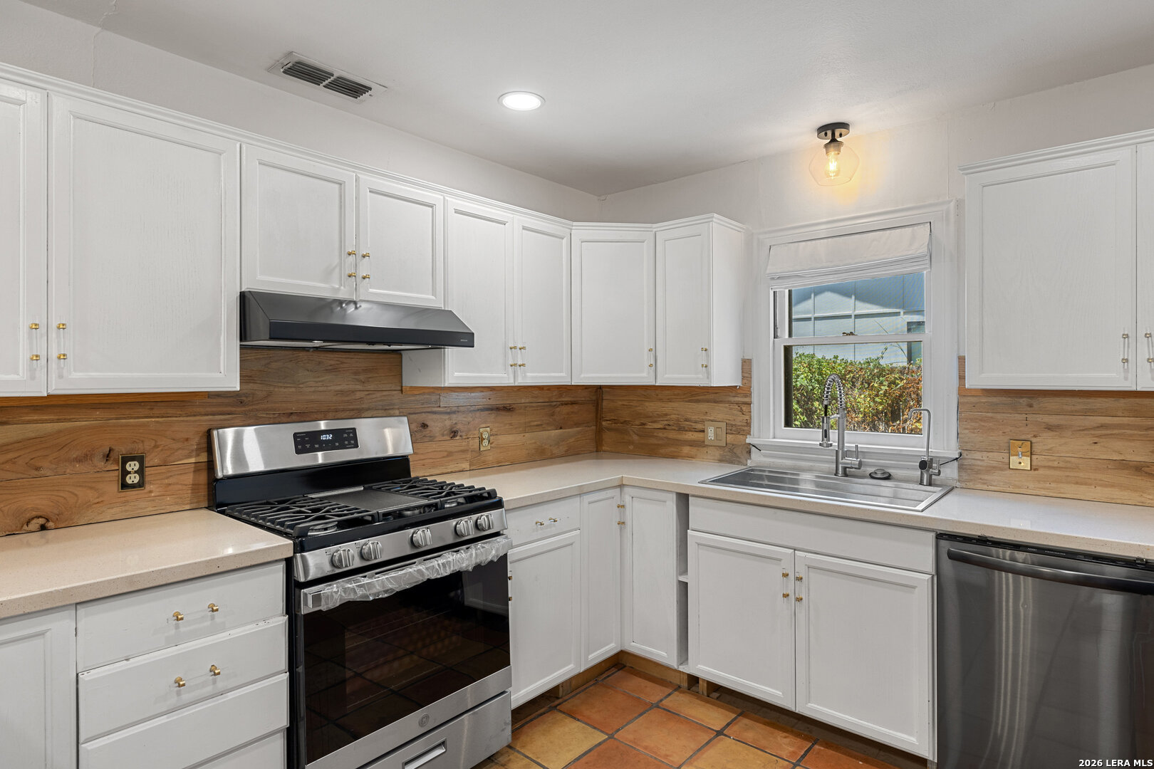 106 W Mulberry Fredericksburg TX 78624
