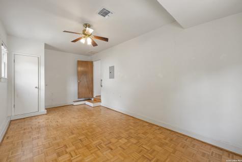106 W Mulberry Fredericksburg TX 78624
