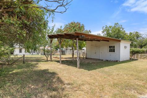 106 W Mulberry Fredericksburg TX 78624