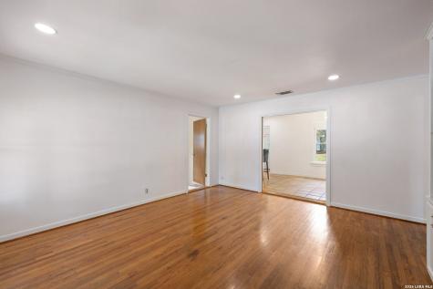 106 W Mulberry Fredericksburg TX 78624