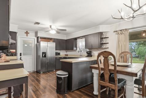 1195 Fm 471 N Castroville TX 78009
