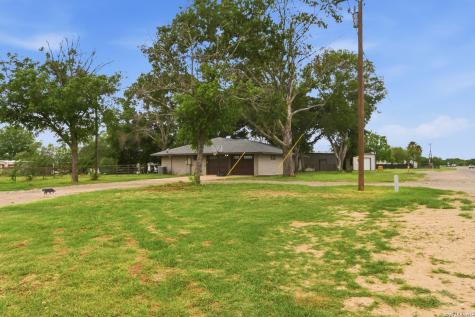 1195 Fm 471 N Castroville TX 78009
