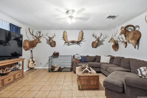 1195 Fm 471 N Castroville TX 78009