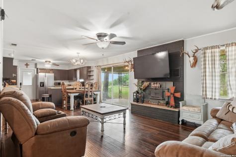 1195 Fm 471 N Castroville TX 78009
