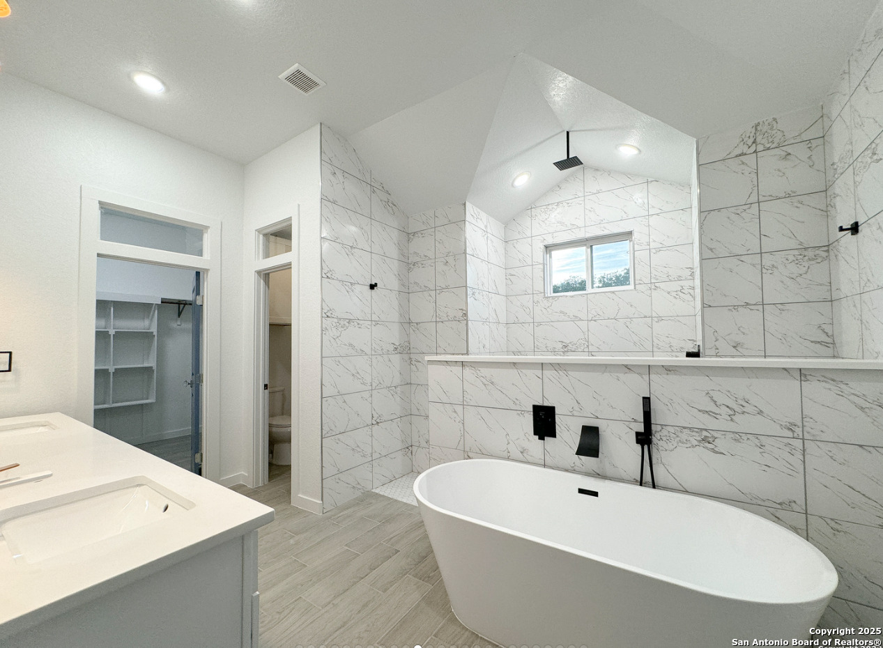 107 S Lon Price Blanco TX 78606